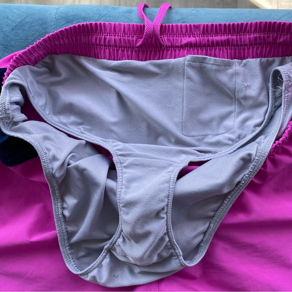 Under Armour HeatGear Running Shorts - Picture 4 of 5
